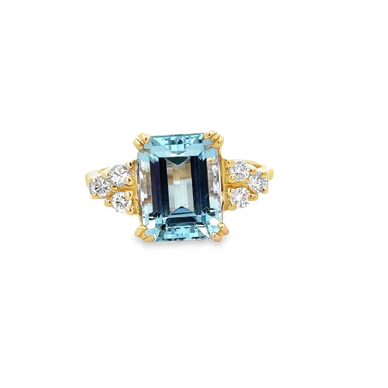 Aquamarine and Diamond Ring in Yellow Gold